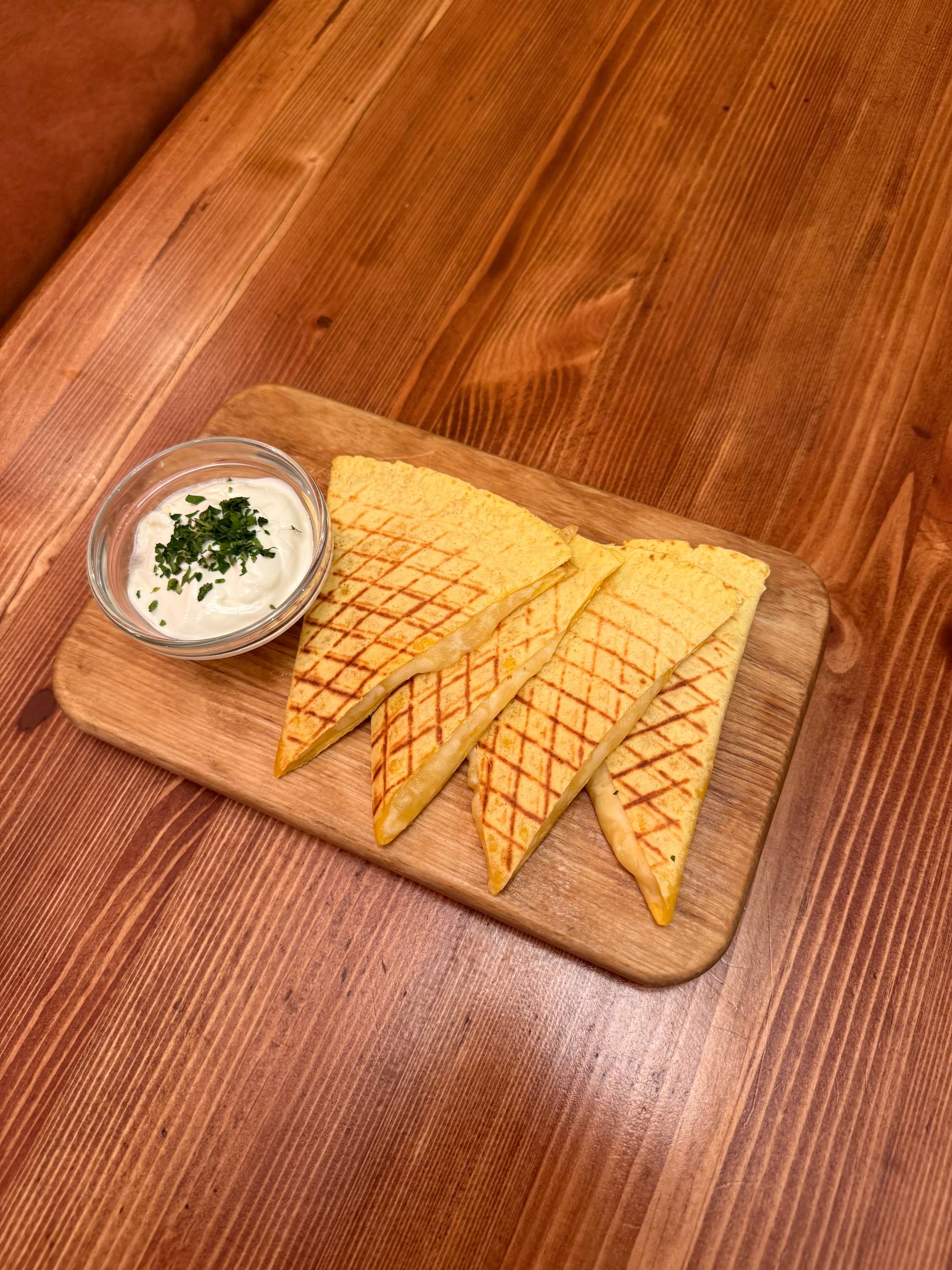 Кесадилья с цыплёнком и сыром