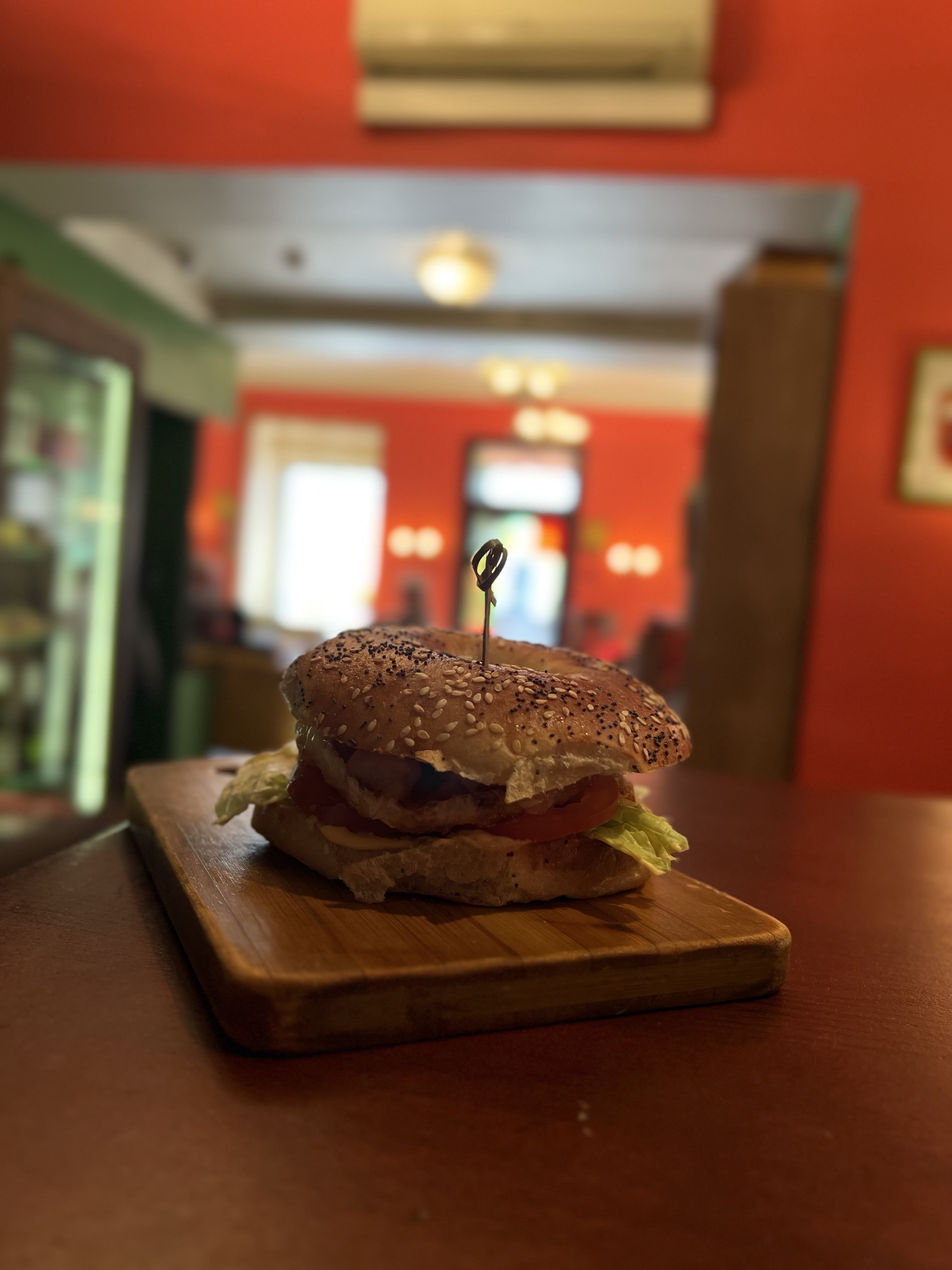 Утренний бейгл с яйцом