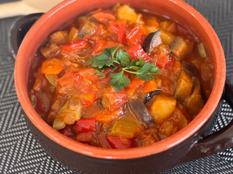 Imagine din meniu cu Ghiveci de legume cu carne de porc