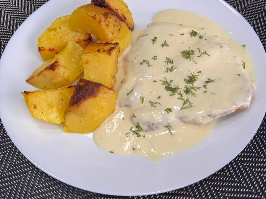 Imagine din meniu cu Cotlet de porc in sos de mustar si marar