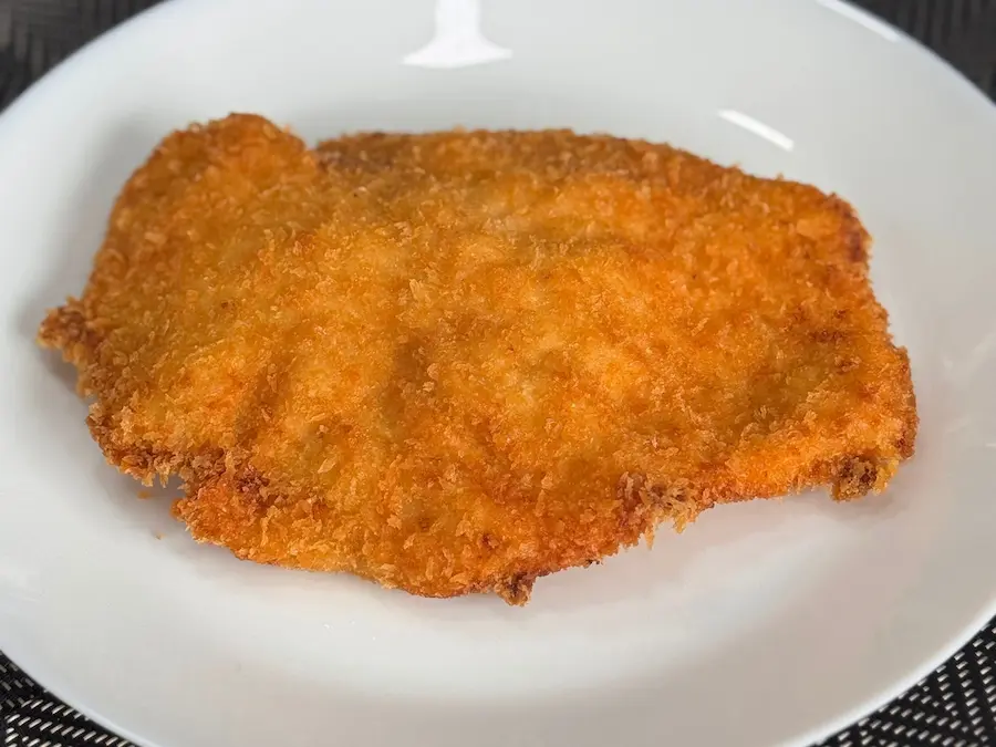 Imagine din meniu cu Snitel de pui in crusta panko