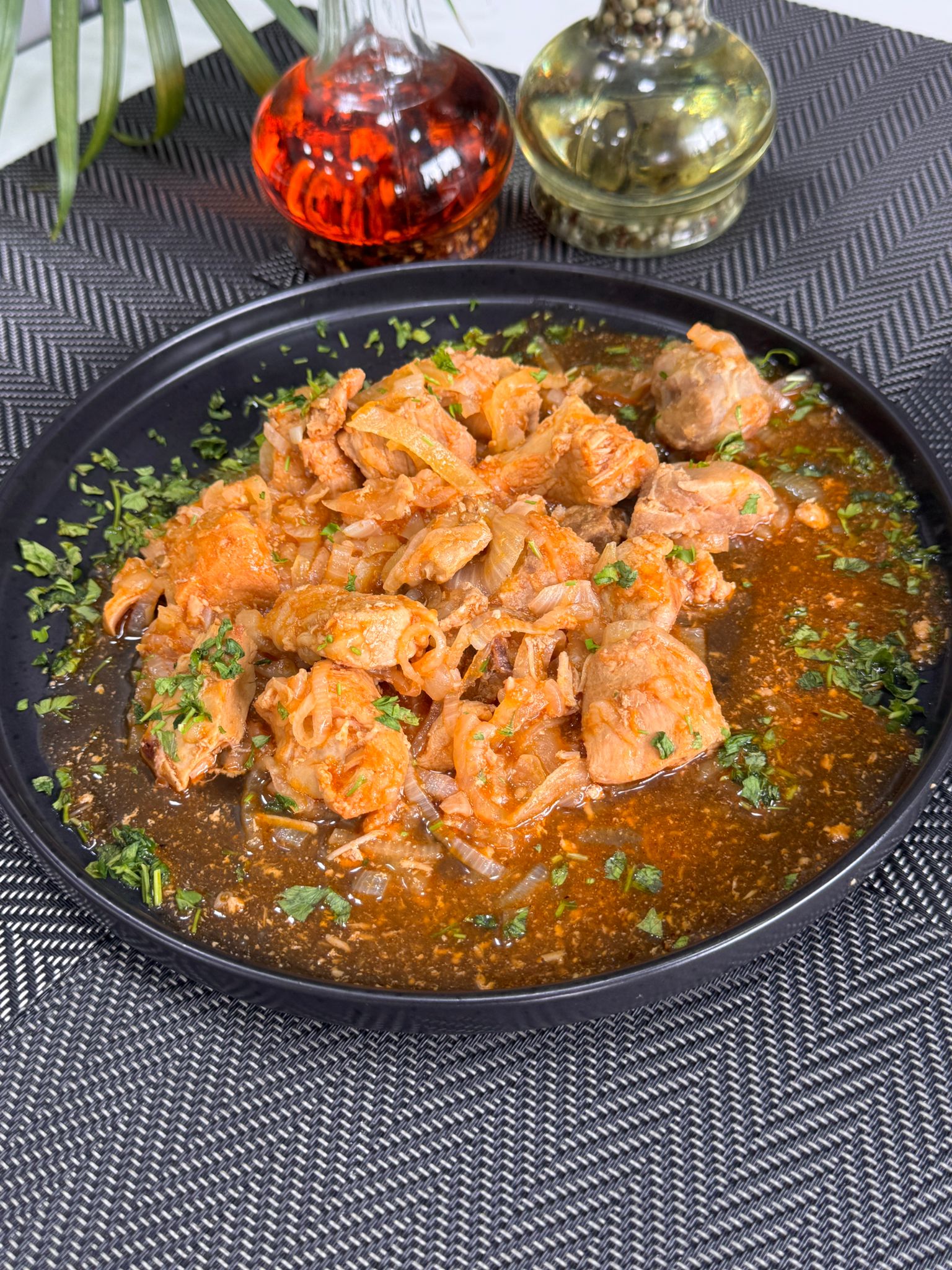 Imagine din meniu cu Tocanita de porc cu ceapa