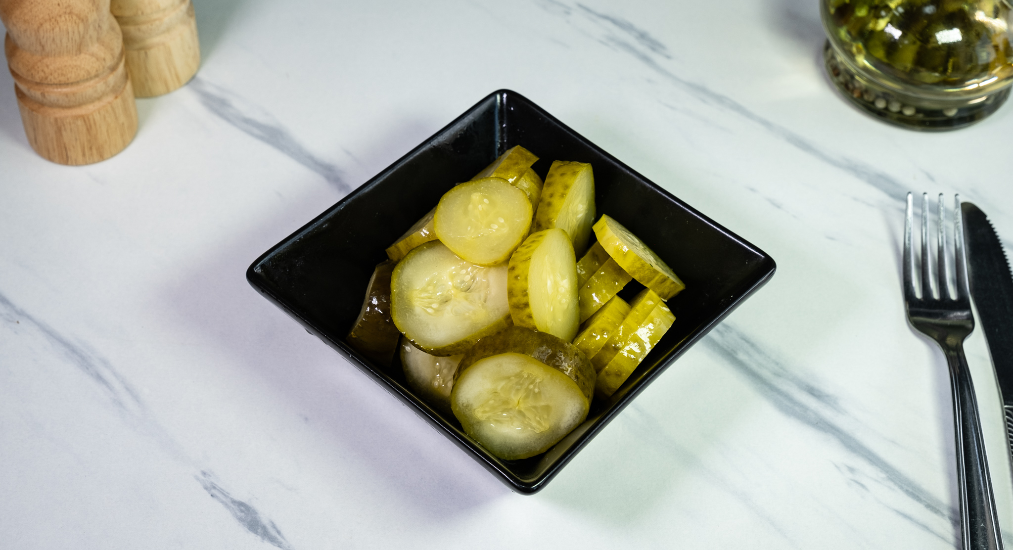 Imagine din meniu cu Salata de castraveti murati