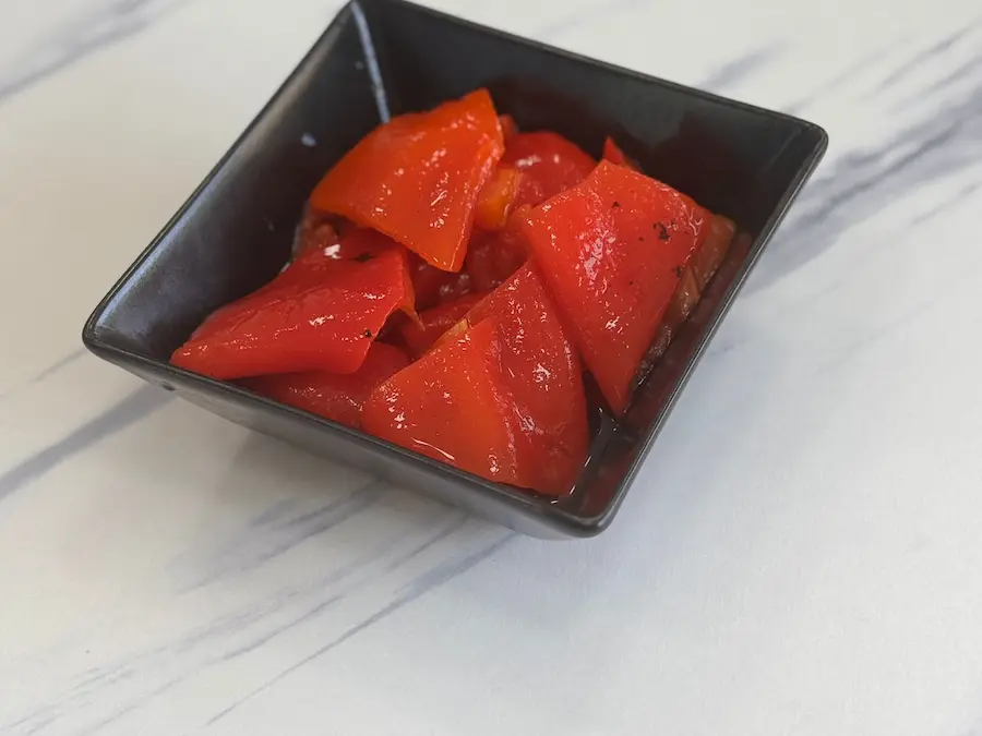 Imagine din meniu cu Salata de ardei copt