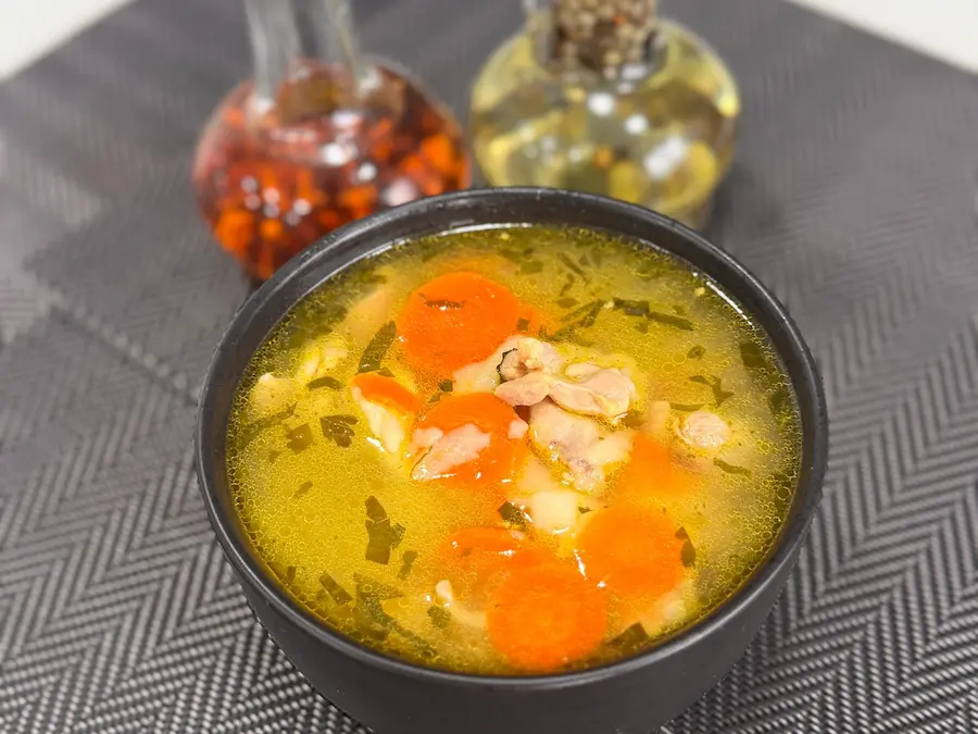 Imagine din meniu cu Supa de pui cu taitei de casa