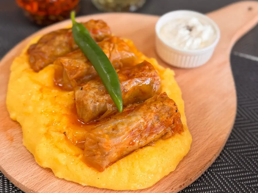 Imagine din meniu cu Sarmale de porc in foi de varza