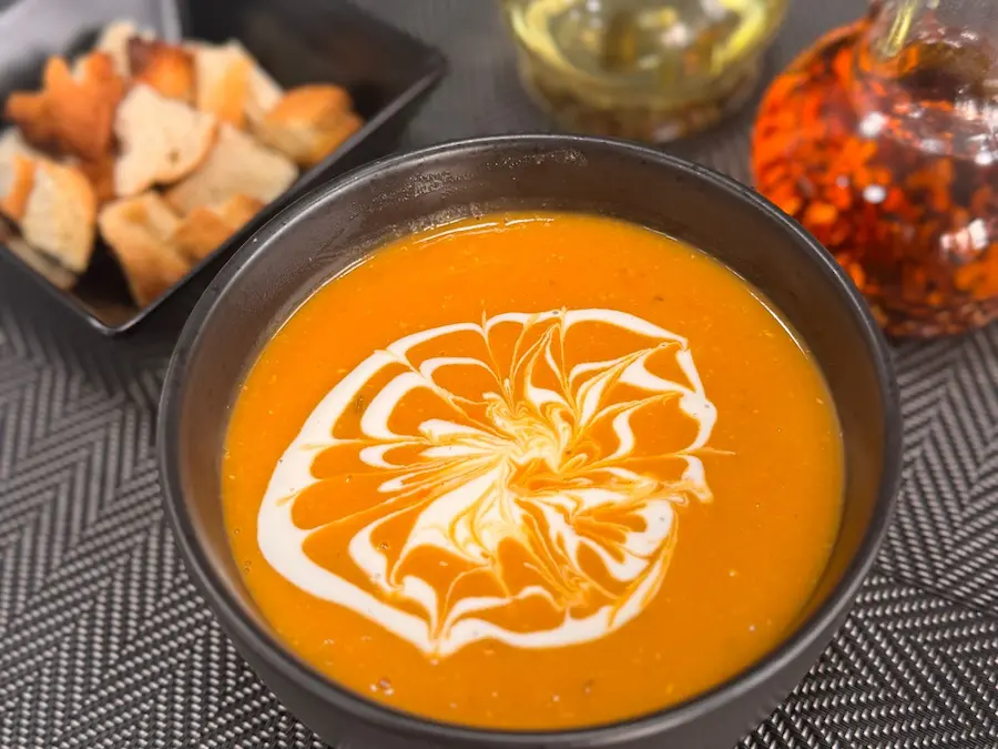 Imagine din meniu cu Crema de linte cu crutoane