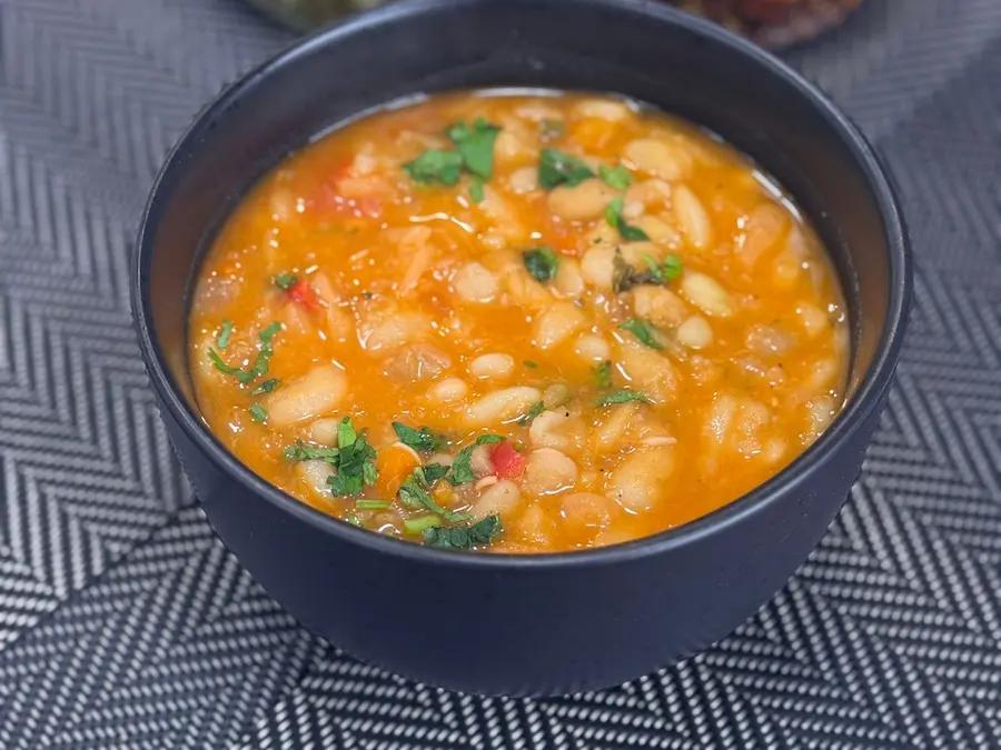 Imagine din meniu cu Ciorba de fasole