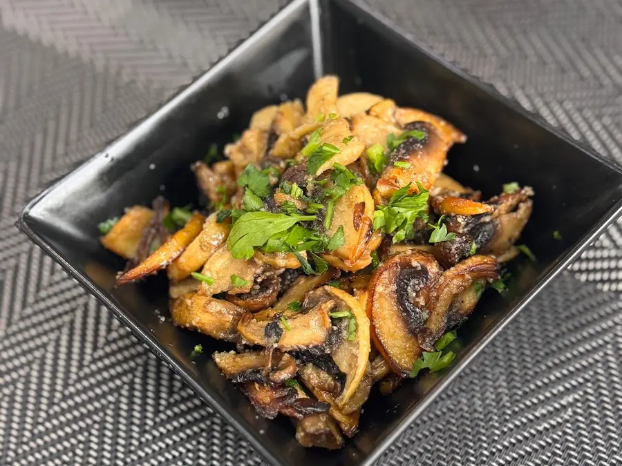 Imagine din meniu cu Ciuperci sote