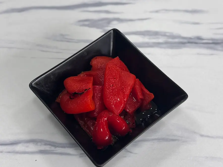 Imagine din meniu cu Salata de ardei copt