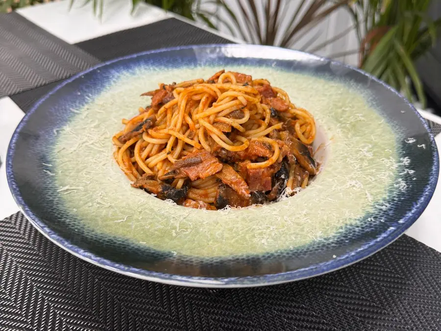 Imagine din meniu cu Spaghete Milanese