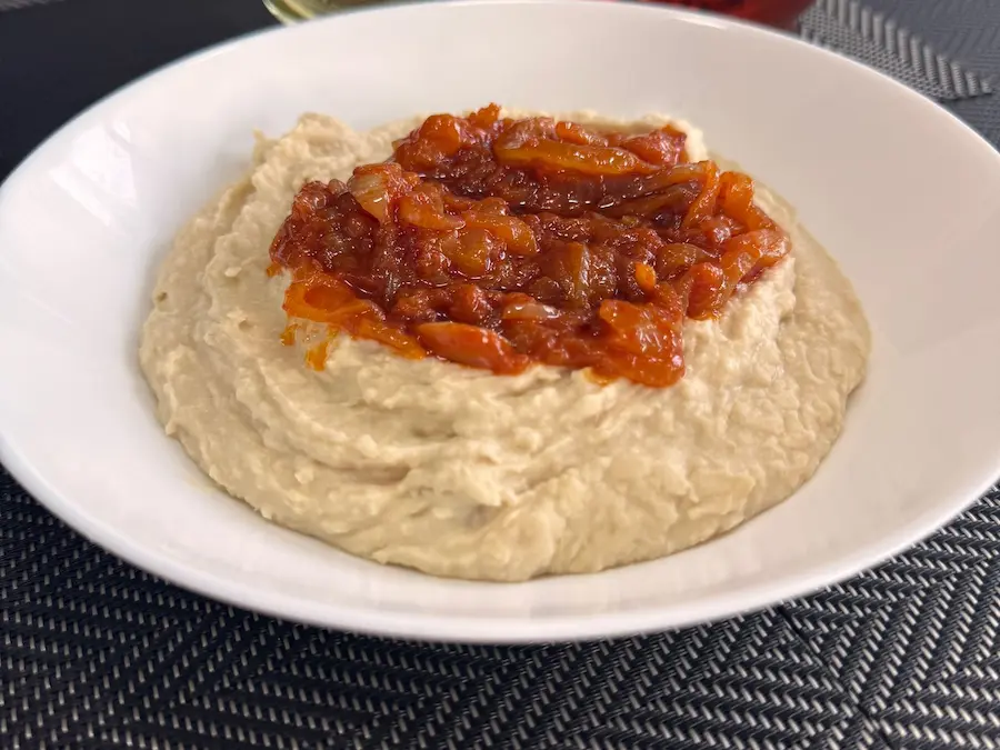 Imagine din meniu cu Fasole batuta cu ceapa caramelizata