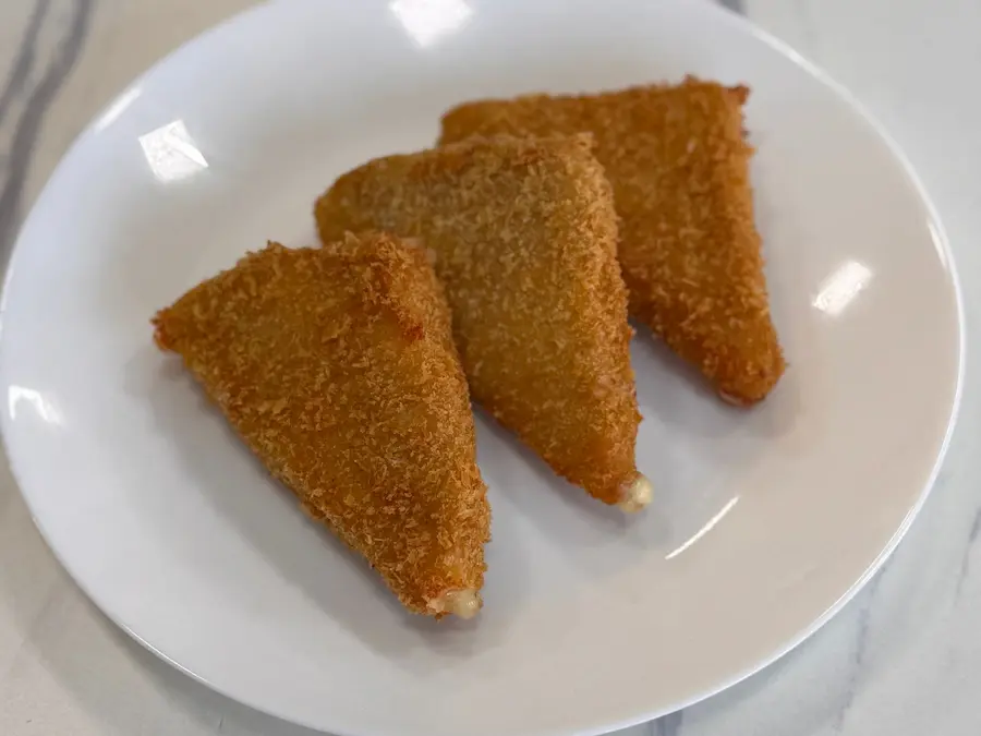 Imagine din meniu cu Cascaval pane fresh