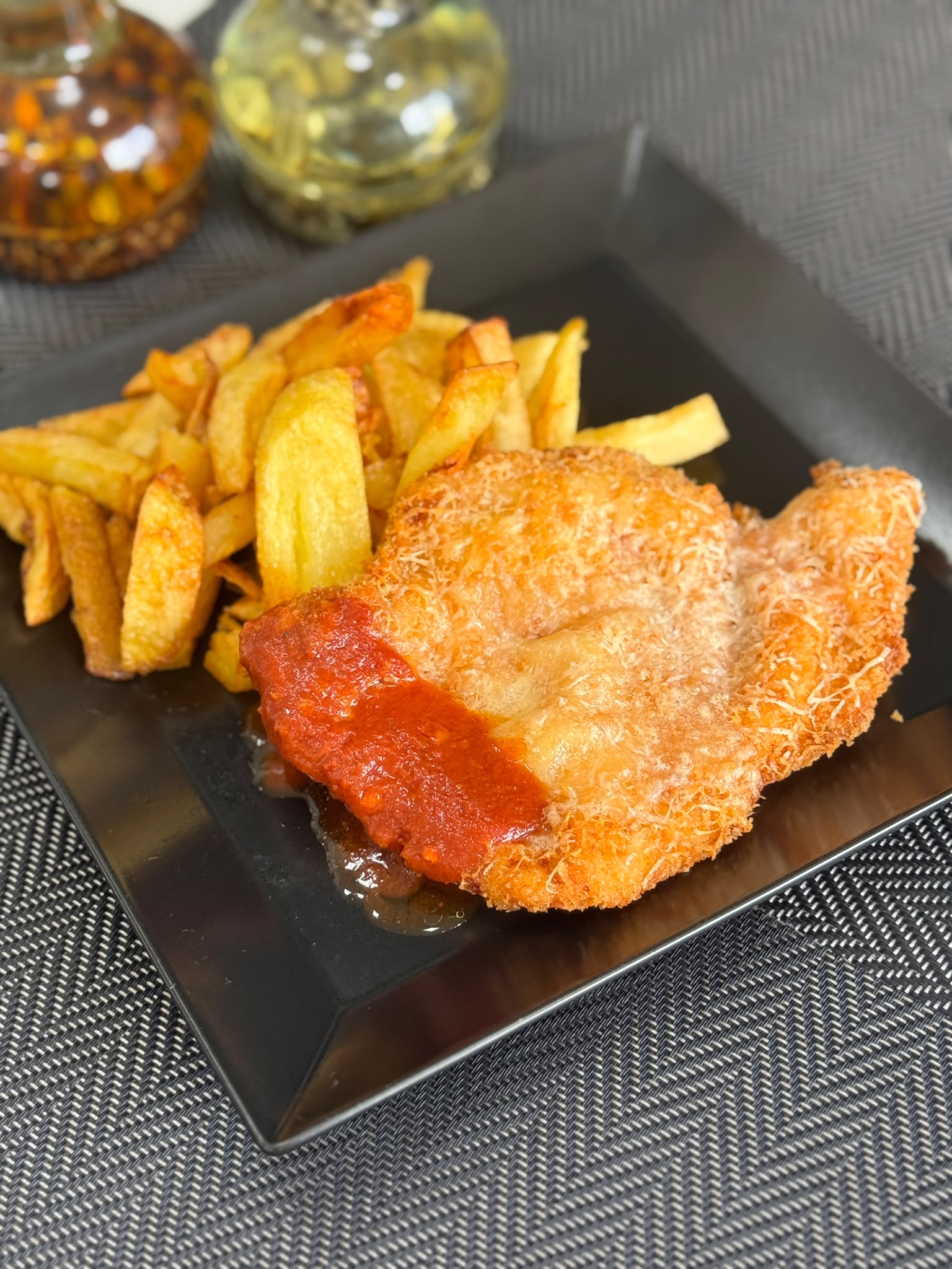 Imagine din meniu cu Snitel parmigiana
