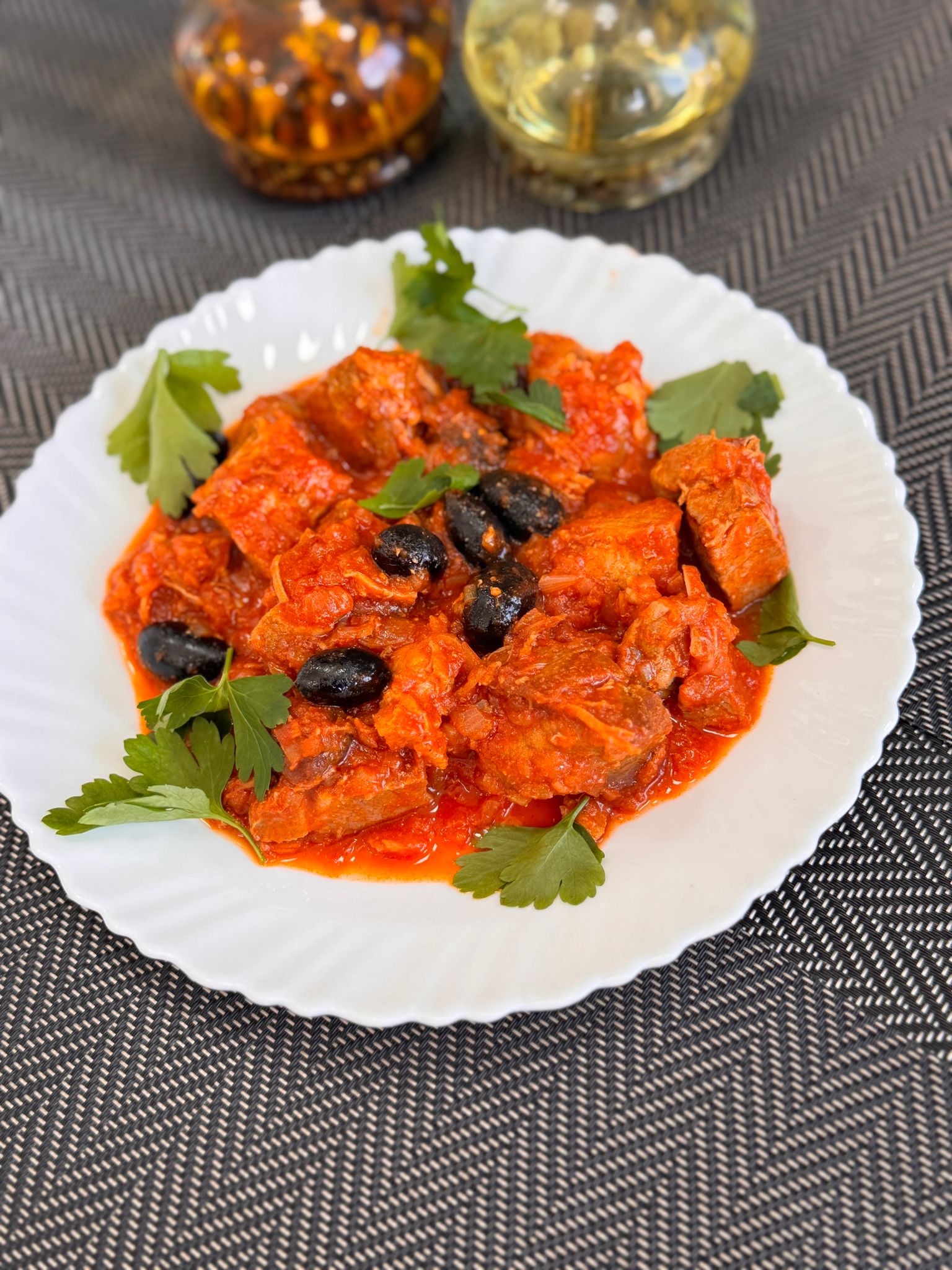 Imagine din meniu cu Mâncare de masline cu porc