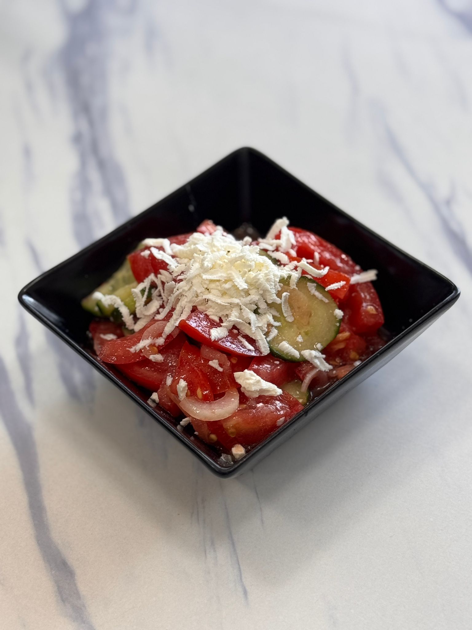 Imagine din meniu cu Salată de vară cu brânză
