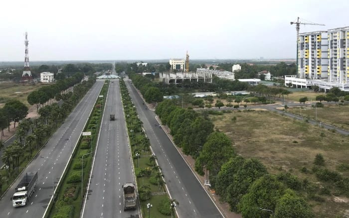 Trục đường giao thông rộng thoáng kết nối từ dự án Mega City 2 đến khu công nghiệp