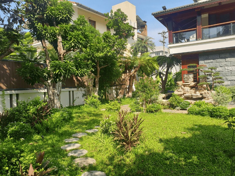 Không gian sân vườn sinh thái thư giãn tại biệt thự Mega City 2 Nhơn Trạch
