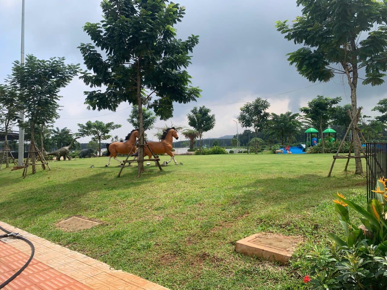Công viên cây xanh và khu vui chơi trẻ em ngoài trời tại khu đô thị The Link City Dầu Giây