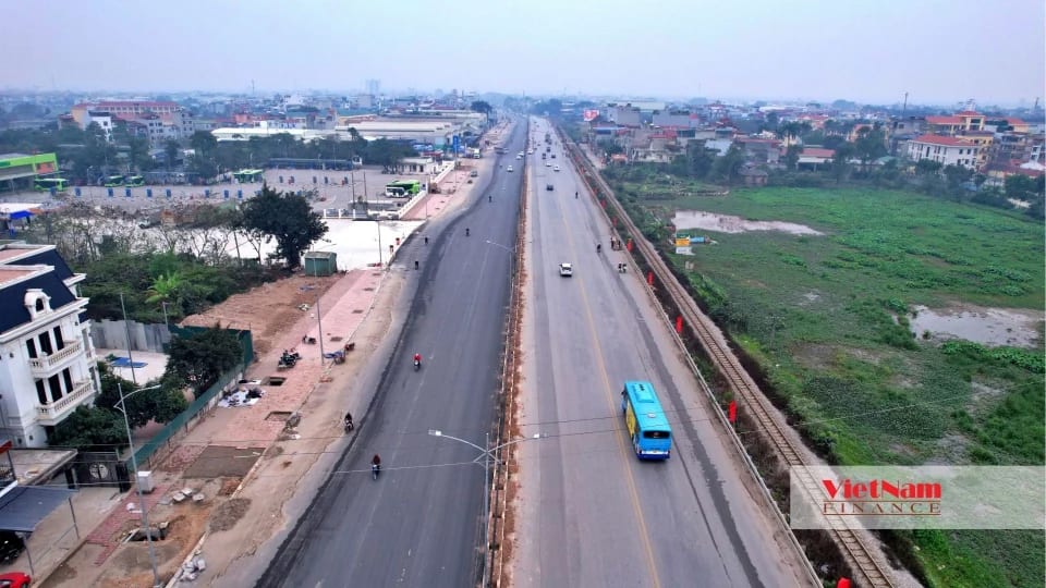 Quốc lộ 1A đoạn qua trung tâm thị trấn Dầu Giây huyện Thống Nhất