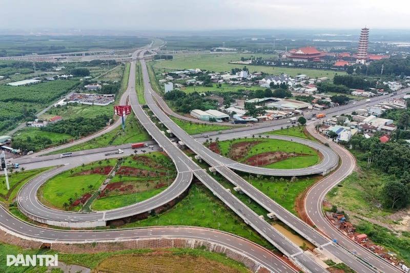 Phối cảnh sân bay Long Thành gần Mega City 2