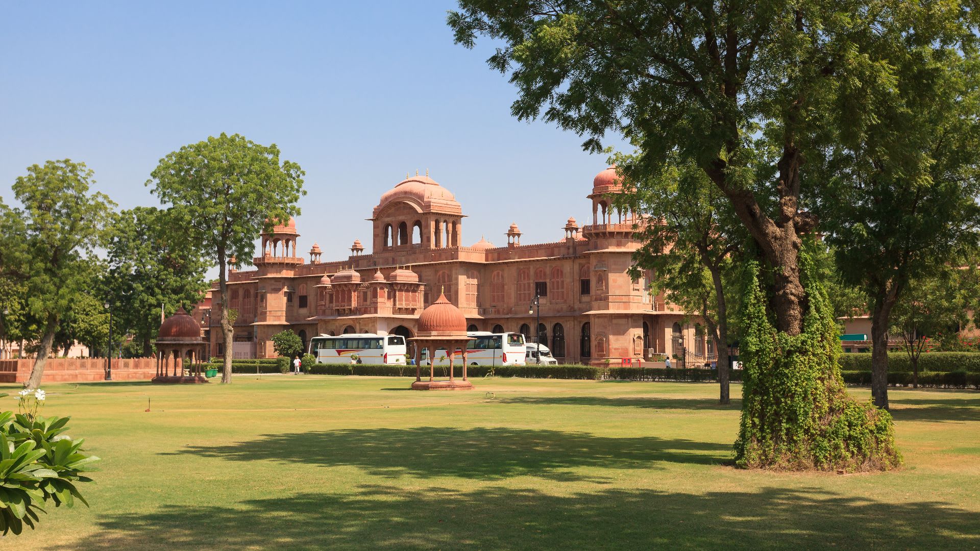 luxury stay in bikaner rajasthan, beautiful palaces of india, best hotel in bikaner