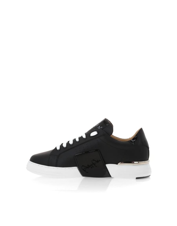 V1 leather sneaker 2025