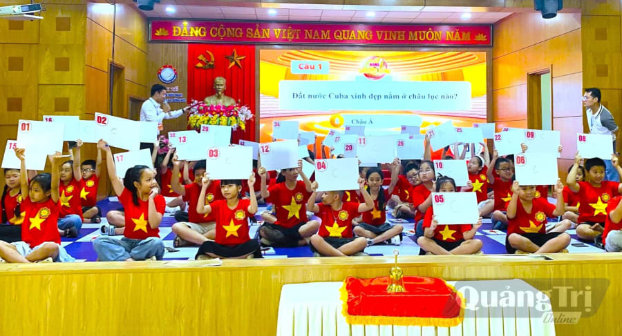 Cuộc thi “Rung chuông vàng” có sự tham gia của gần 90 học sinh khối Tiểu học và THCS - Ảnh: T.L