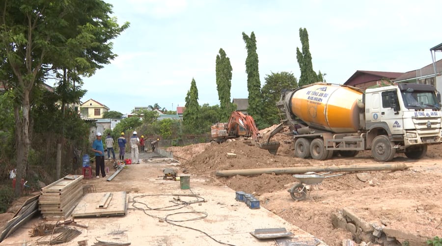 Công trình thoát nước đang được đẩy nhanh tiến độ thi công, kết nối từ đường Hàn Mạc Tử đến đường Chu Mạnh Trinh, phường Nam Đông Hà.