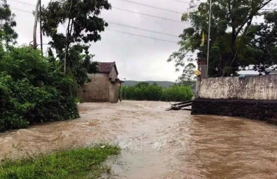 Một số khu vực dân cư ở xã Bố Trạch, Quảng Trị bị ngập cục bộ do mưa lớn. Nguồn ảnh: TTXVN