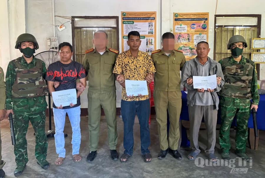 2.	Ba đối tượng người lào trong đường dây mua bán, vận chuyển pháo nổ từ Lào vào Việt Nam bị các lực lượng phối hợp bắt giữ.
