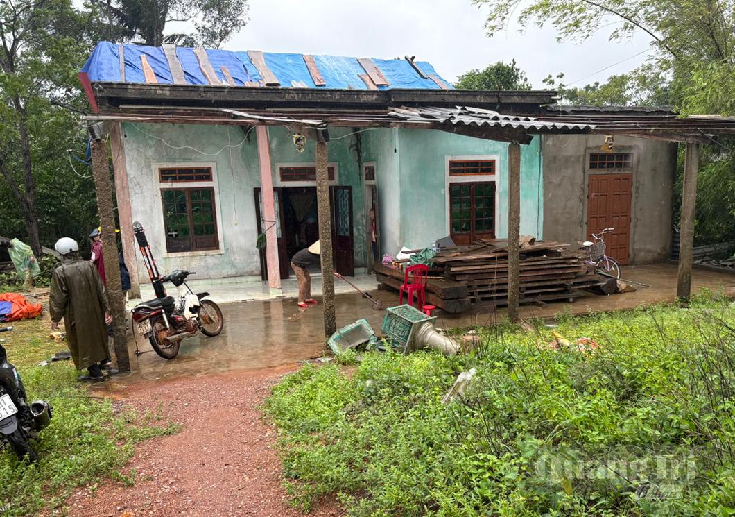 Xã Sen Ngư: Mưa lớn kèm theo lốc xoáy khiến nhiều nhà dân bị thiệt hại
