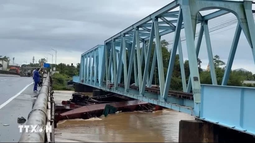 Đánh giá khả năng chịu lực cầu đường sắt Mỹ Chánh sau vụ 3 sà lan mắc kẹt