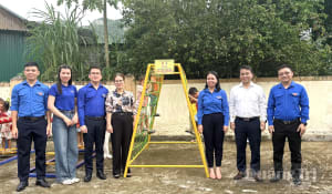 Ấm áp chương trình 'Lồng đèn thắp sáng ước mơ'