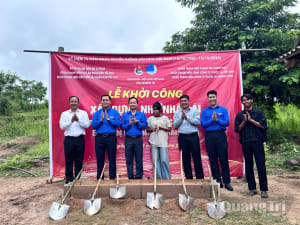Hành trình 'Tôi yêu Tổ quốc' đồng hành cùng thanh thiếu nhi vùng biên giới