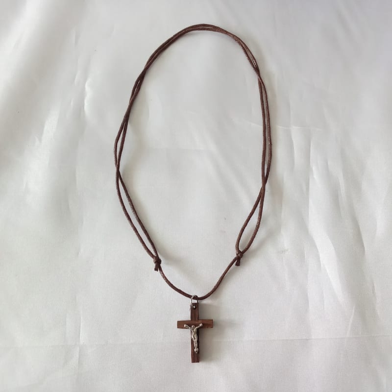 Kalung Salib Kayu