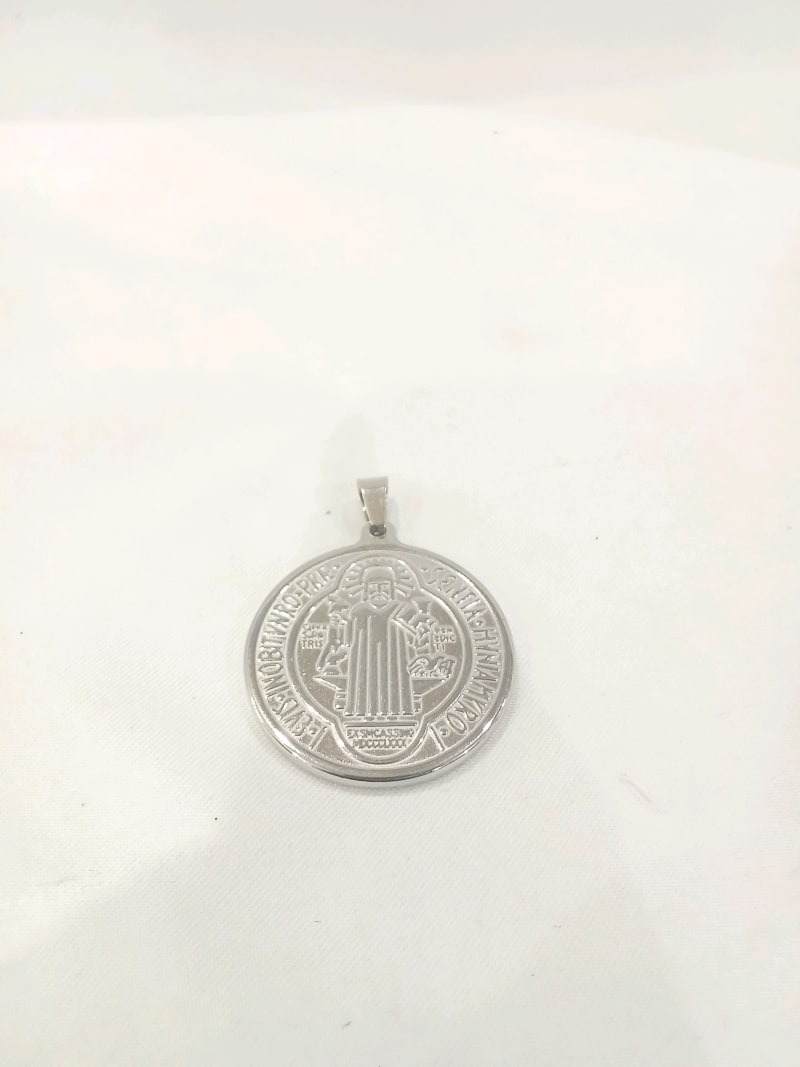 Liontin Benedictus Silver 3 Cm