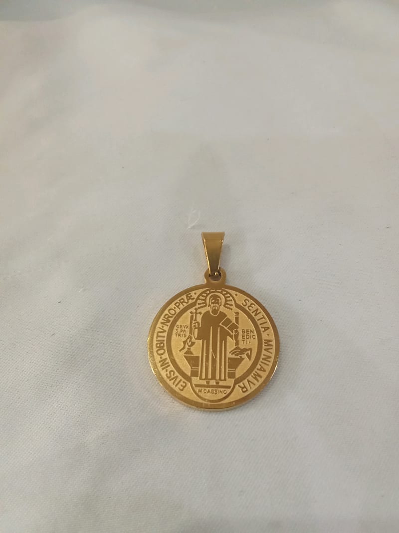 Liontin Benedictus Gold 2,5 Cm