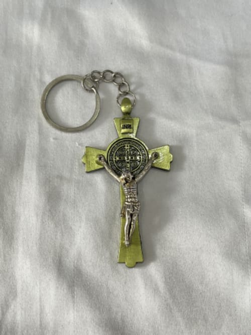 Gantungan Kunci Salib St. Benediktus