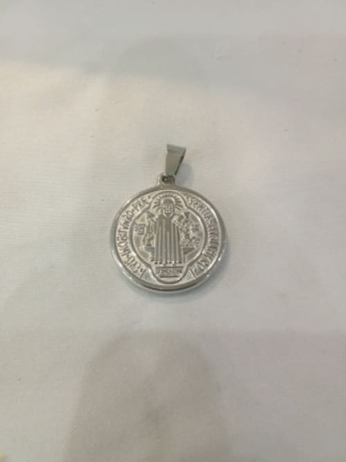 Liontin Benedictus Silver 2 Cm