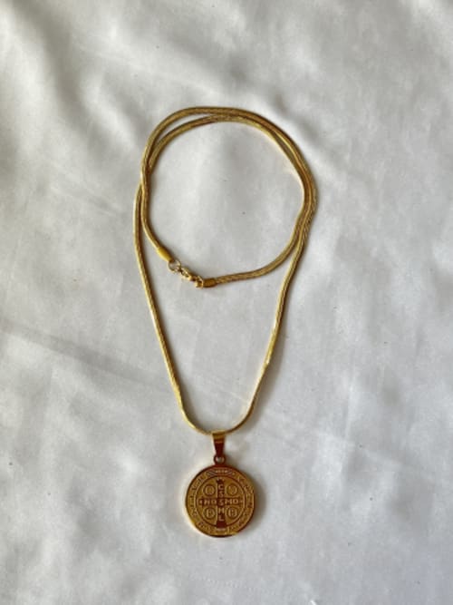Kalung Liontin Benediktus 2,5 Cm Gold