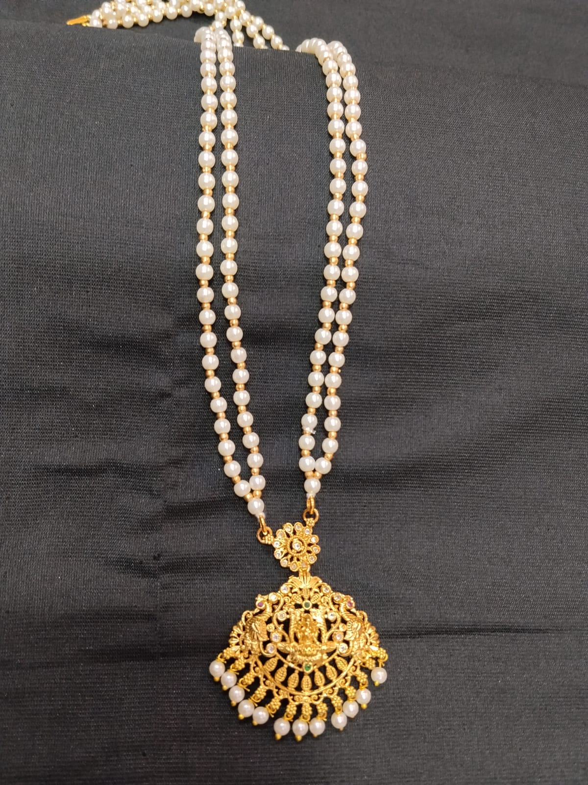 White long beads haram_1