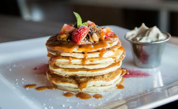 High-Protein Caramel Berry Pancakes