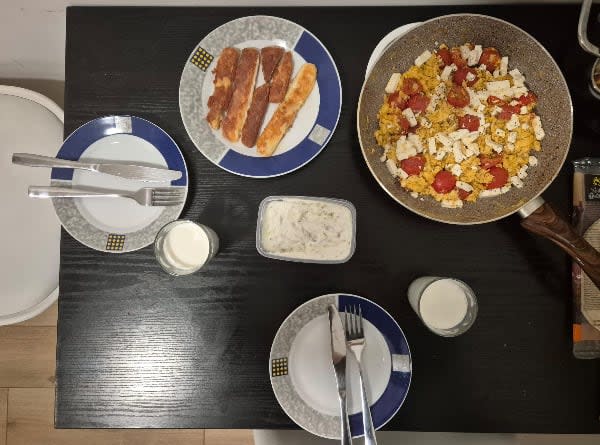 Mediterranean Scrambled Eggs with Feta and Tomatoes