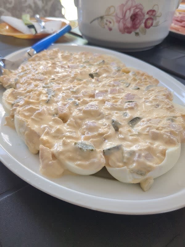 Punjena jaja u ruskom sosu