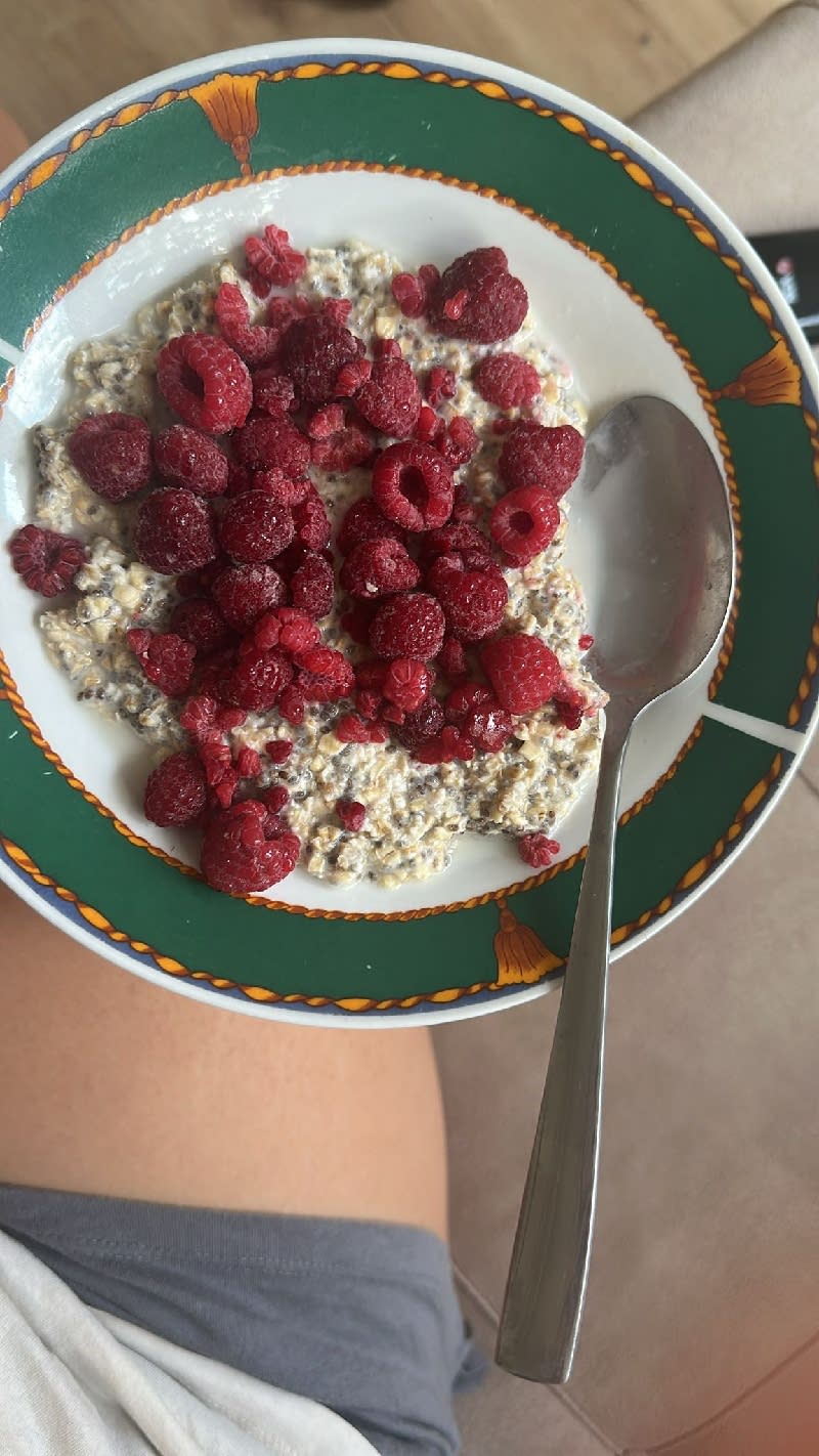 Raspberry and chia seed overnight oats
