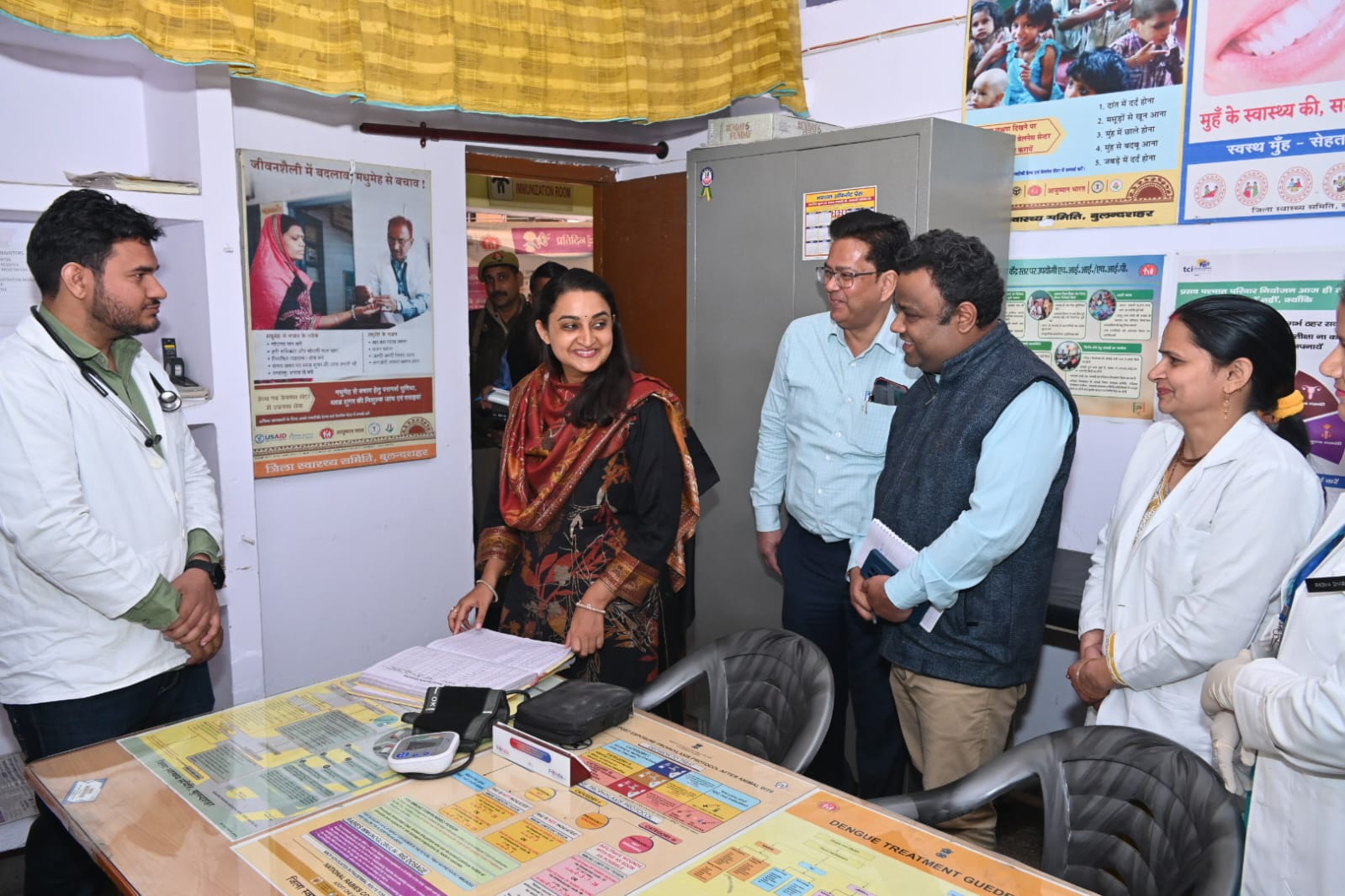 Bulandshahr News: डीएम ने नगरीय प्राथमिक स्वास्थ्य केंद्र गिरधारी नगर तथा शास्त्री नगर का निरीक्षण किया