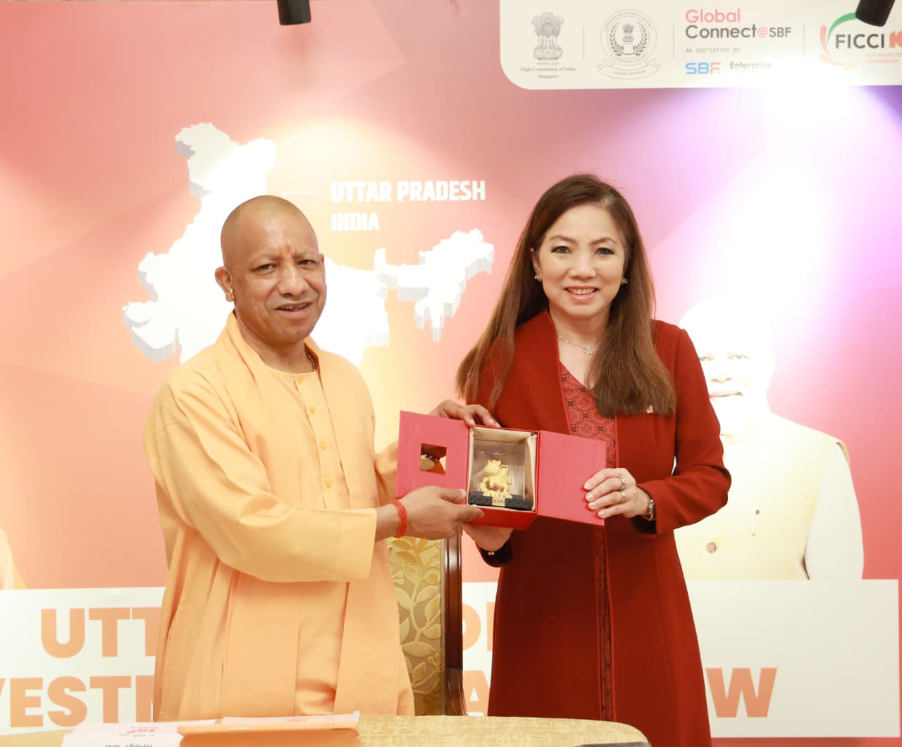 Lucknow News: सिंगापुर में डीबीएस बैंक की सीईओ से मुख्यमंत्री योगी की बैठक, वित्तीय और ग्रीन एनर्जी क्षेत्र में निवेश पर व्यापक चर्चा