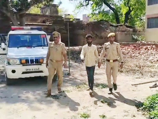 फोटो परिचय-पुलिस की गिरफ्त में आरोपी।