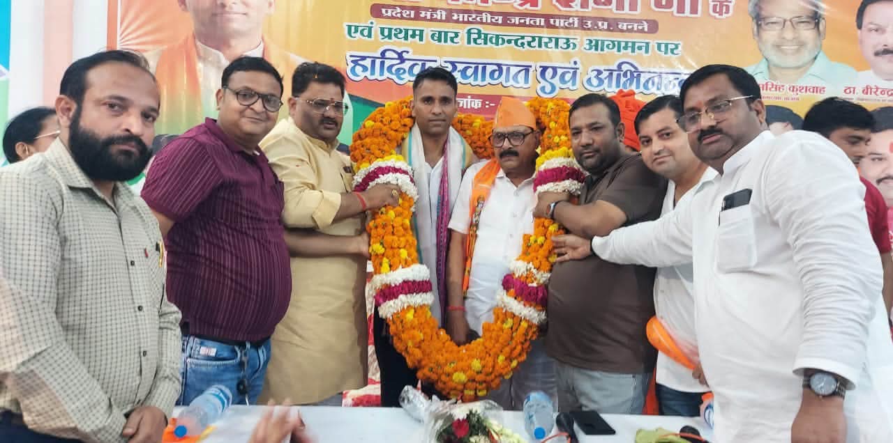 फोटो -नवनियुक्त प्रदेश मंत्री यतेंद्र शर्मा का स्वागत करते भाजपाई